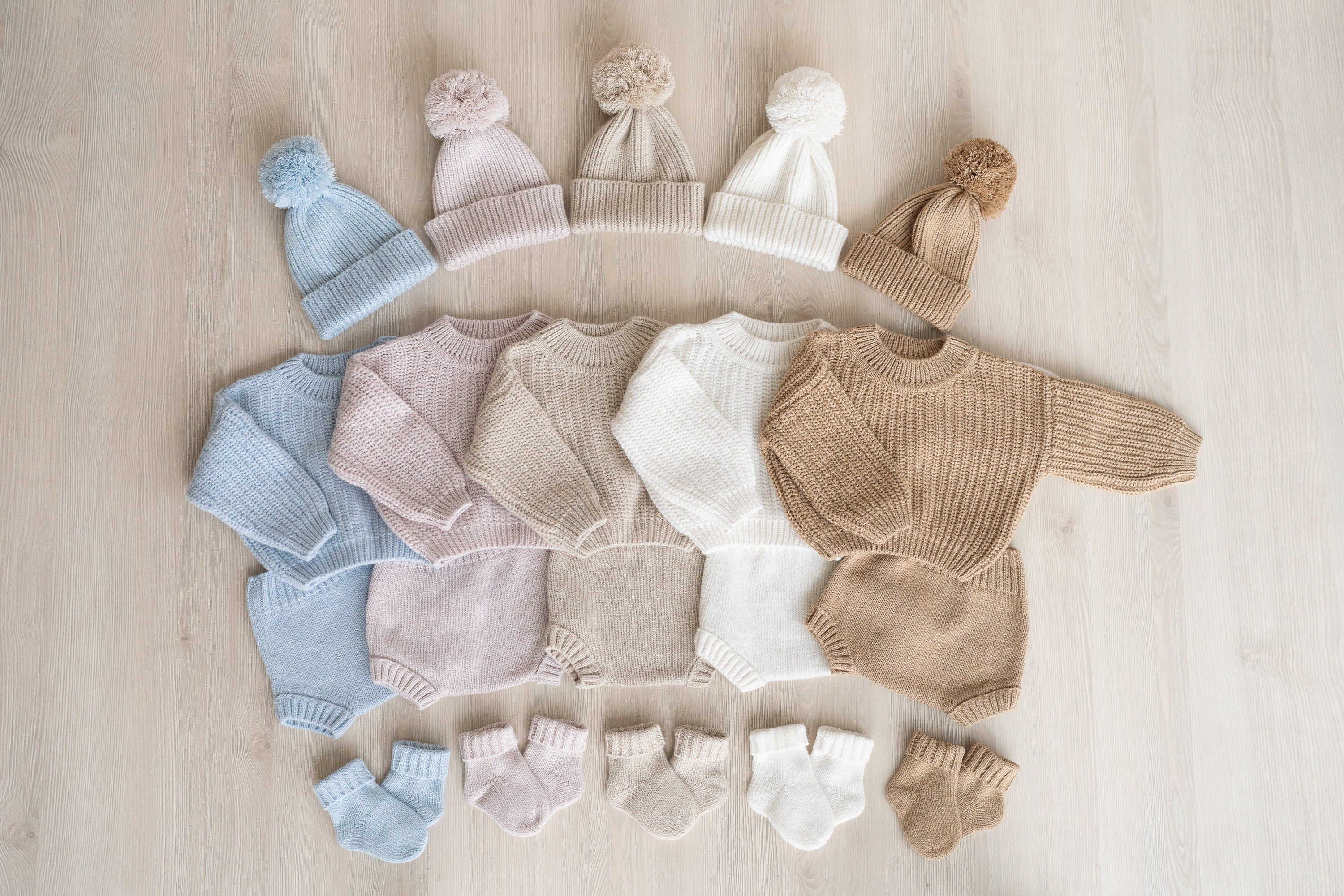 Newborn Coming Home Outfit with Knitted Baby Chunky Sweater, Bloomers, Socks and Hat with Pom Pom, Unisex Baby Knitted Sweater Outfit