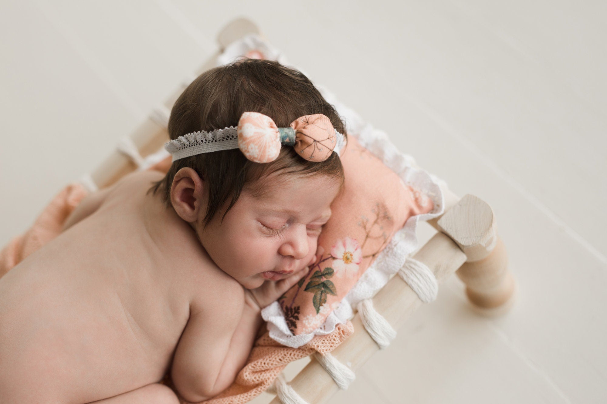 Handcrafted newborn wood rope chair – cozy photography prop