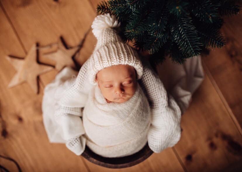 Newborn Pompom Hat, Newborn Photography props, Newborn Knitted Hat, Newborn Knitted Outfit, Baby Pom Pom Hat, Newborn Merino Wool Hat