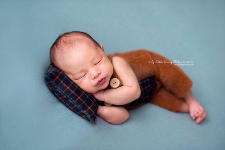 Newborn Plaid Photo Pillow, Newborn Posing Pillow, Newborn Christmas Pillow, Newborn Photography props, Christmas Newborn Photo Props