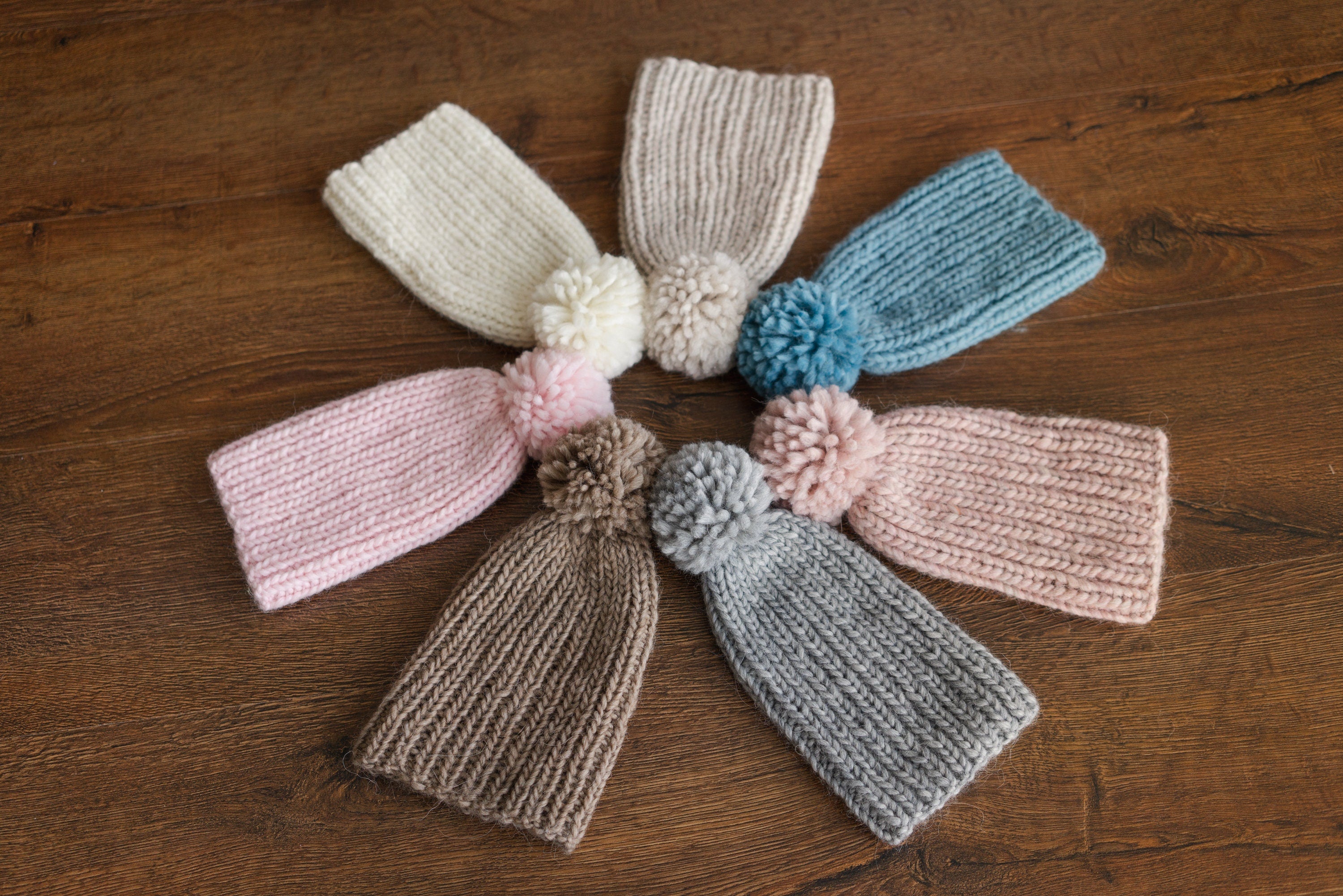 Newborn Pompom Hat, Newborn Photography props, Newborn Knitted Hat, Newborn Knitted Outfit, Baby Pom Pom Hat, Newborn Merino Wool Hat