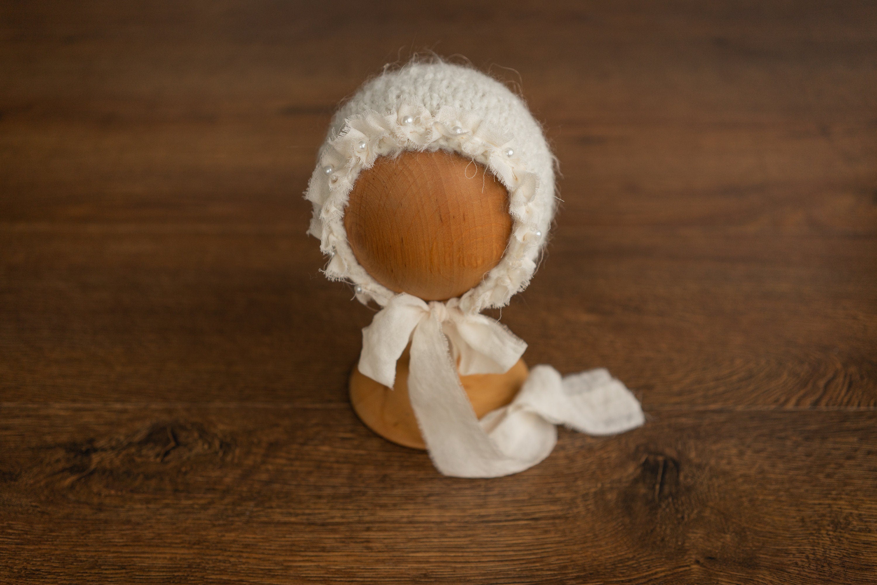 Newborn Knitted Bonnet with Pearls and Chiffon Ties, Newborn Girl Outfit, Newborn Girl Bonnet, Newborn Photography Props for Girl, Girl Hat