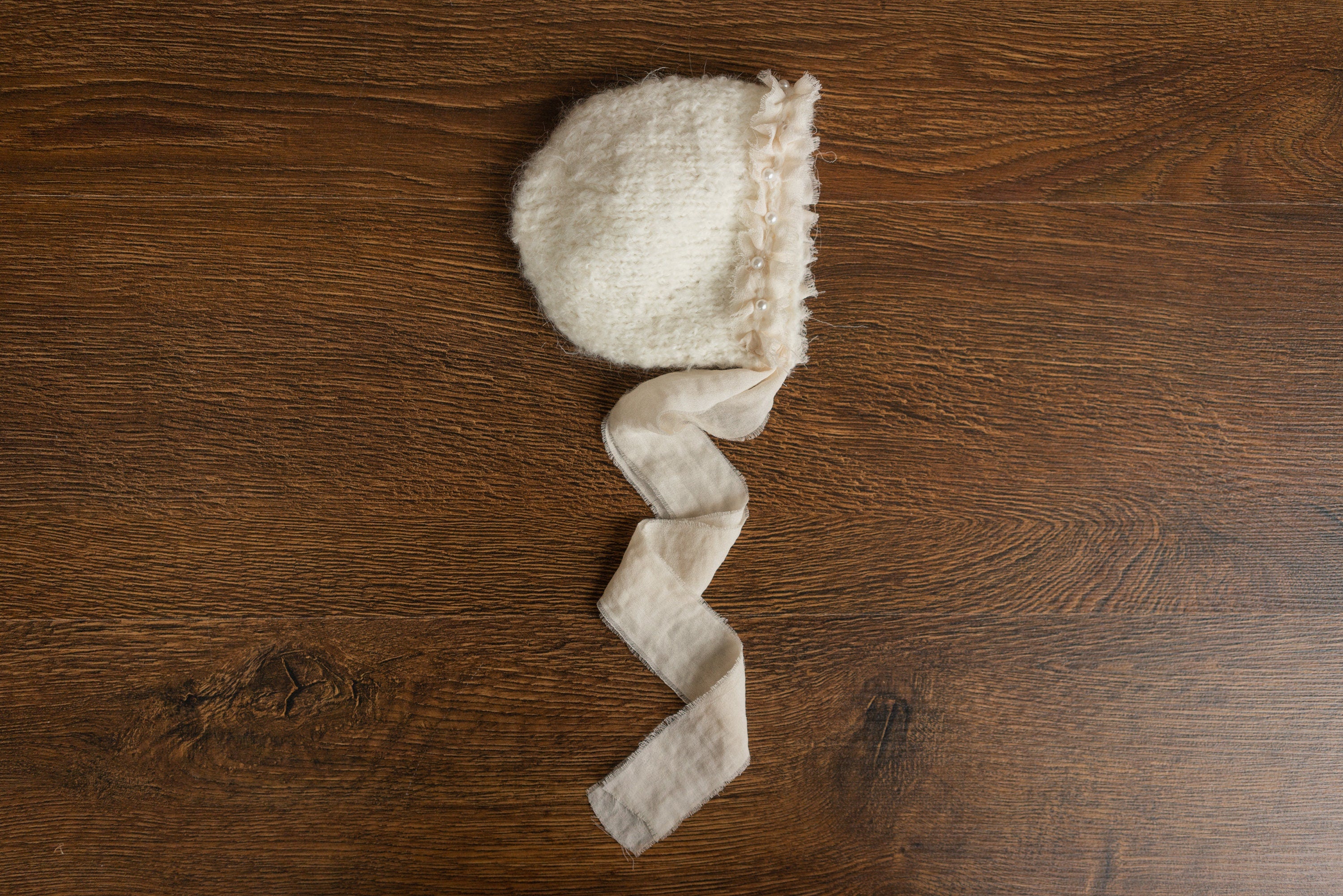 Newborn Knitted Bonnet with Pearls and Chiffon Ties, Newborn Girl Outfit, Newborn Girl Bonnet, Newborn Photography Props for Girl, Girl Hat