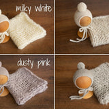 Soft knitted baby blanket and pom-pom hat – newborn photo session accessory