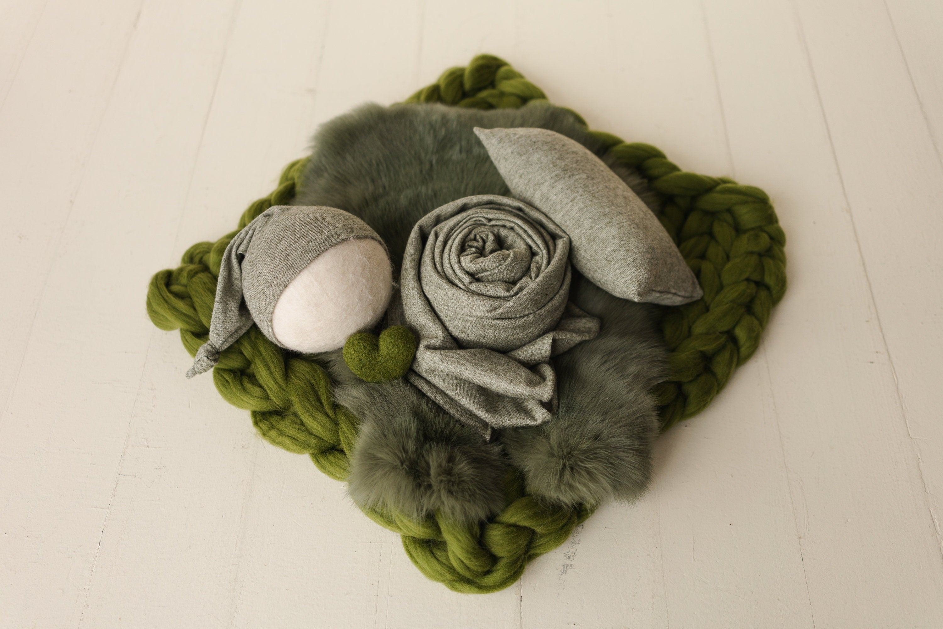 Green Newborn Photography Props, Newborn Merino Wool Blanket, Newborn Posing Fabric, Newborn Posing Pillow, Newborn Sleep Hat, Newborn Wrap