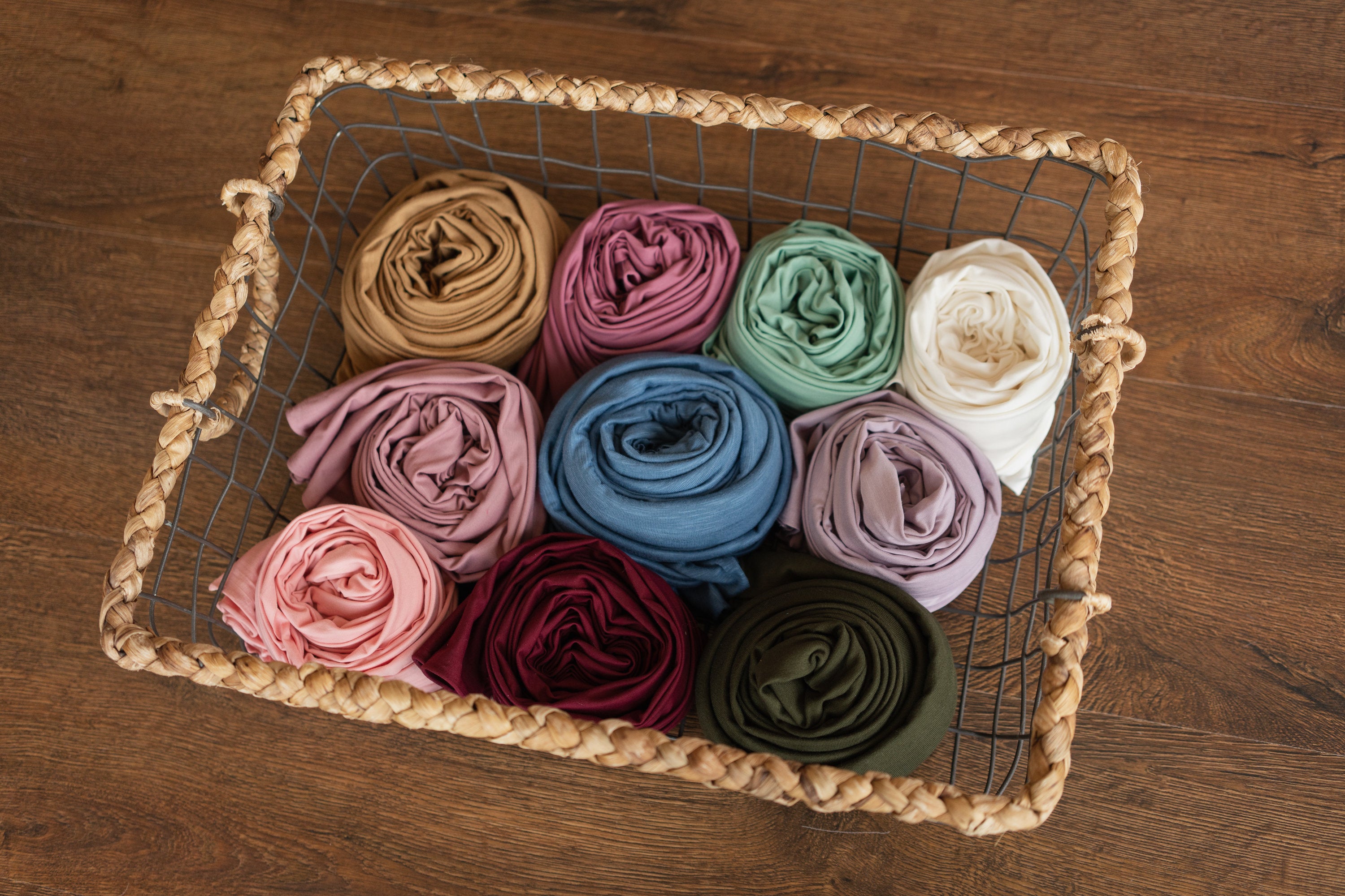 Soft stretchy newborn posing fabric wrap – photo prop for baby sessions