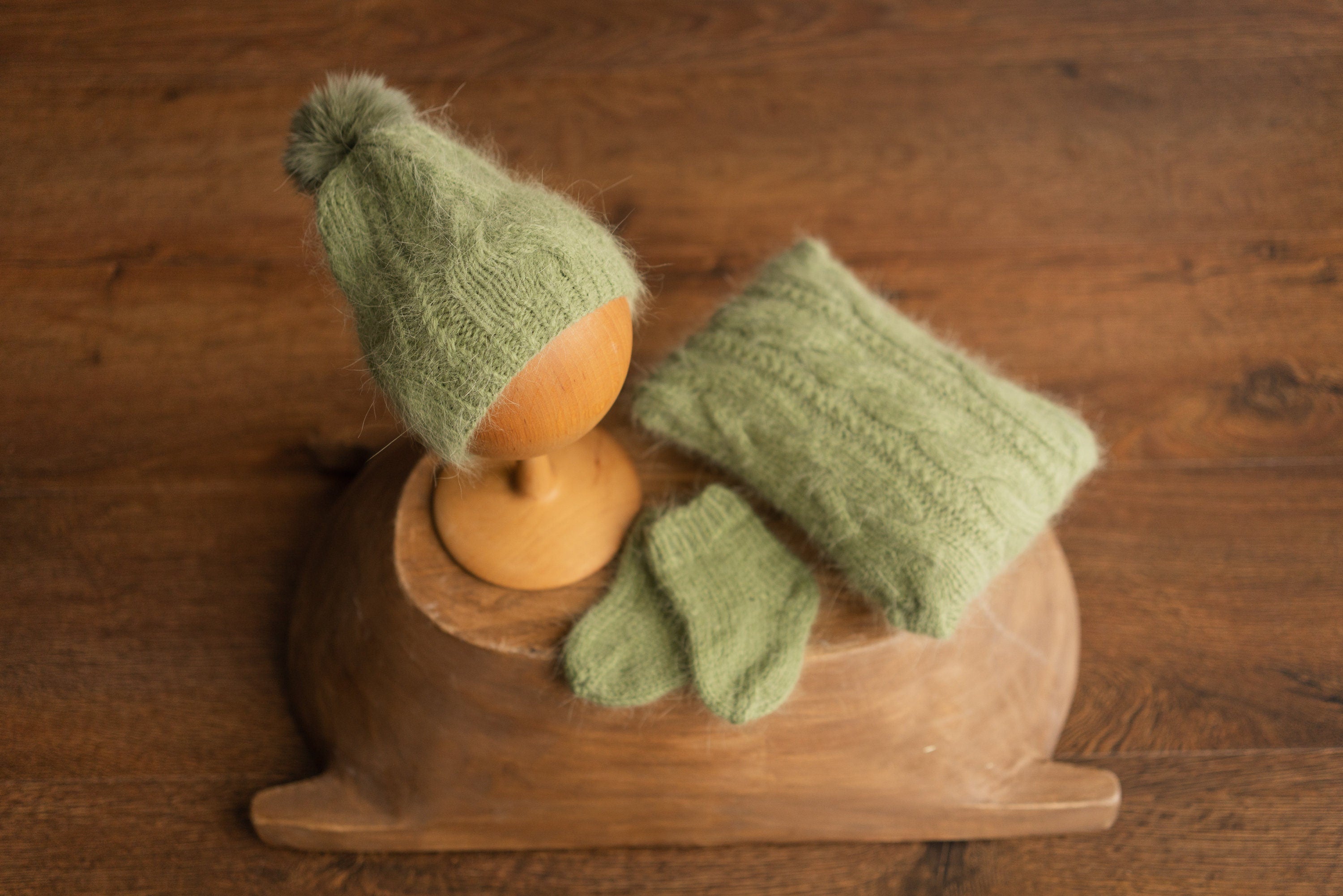 Newborn Cable Knitted Hat with Pom Pom, Newborn Coming Home Outfit, Newborn Posing Pillow,Newborn Knitted Outfit,Newborn Photography Props