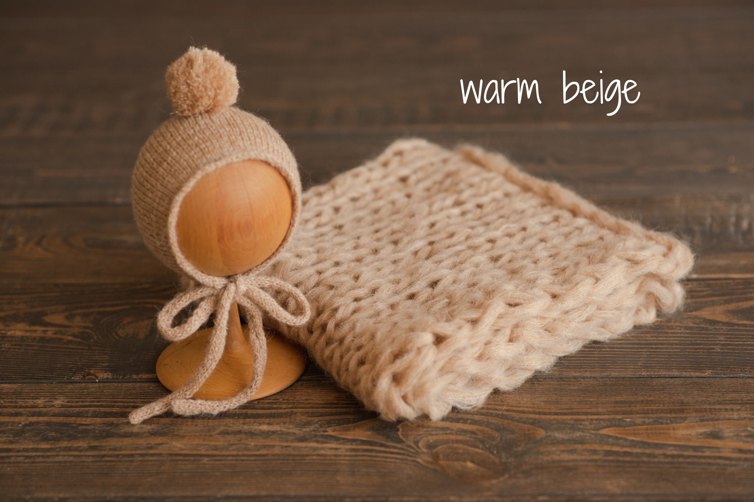 Soft knitted baby blanket and pom-pom hat – newborn photo session accessory