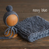 Soft knitted baby blanket and pom-pom hat – newborn photo session accessory