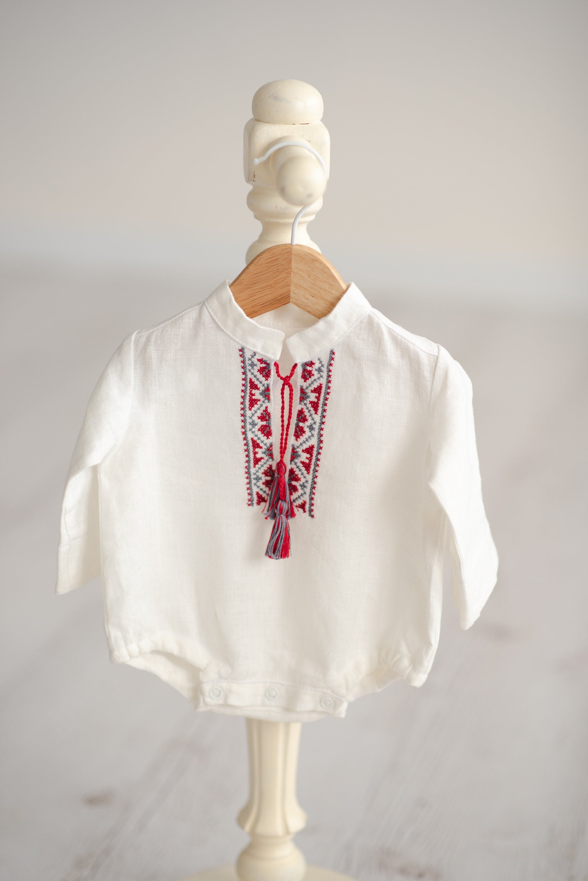 Newborn Ukrainian Vyshyvanka Dress, Newborn Linen Romper, Baby Embroidered Boho Romper, Newborn Coming Home outfit, Linen Baptism Romper