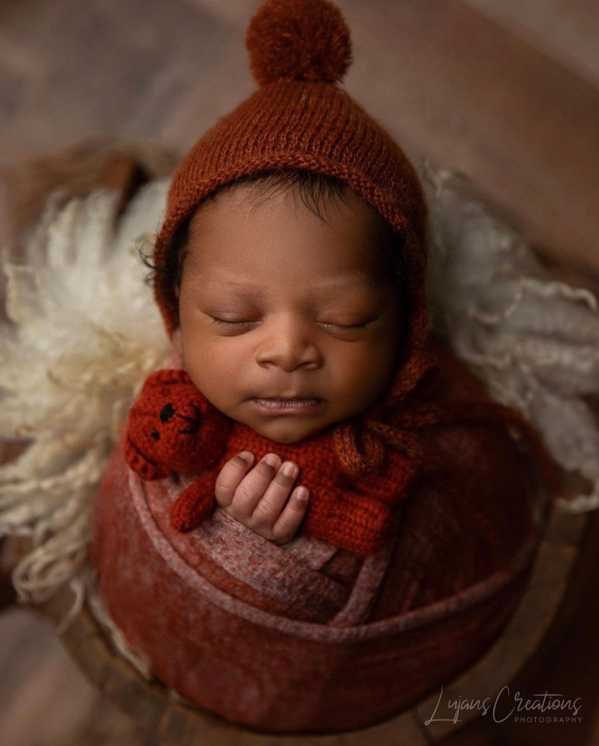 Soft mohair newborn wrap and bonnet – cozy and stretchy photo set