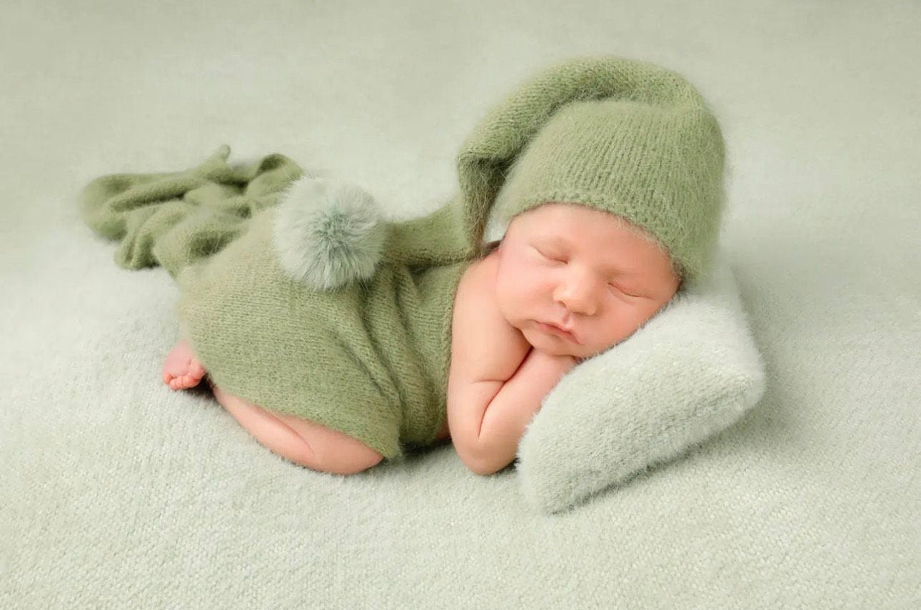 Fluffy wool newborn photography backdrop with matching pillow