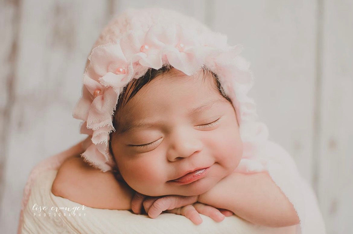 Newborn Knitted Bonnet with Pearls and Chiffon Ties, Newborn Girl Outfit, Newborn Girl Bonnet, Newborn Photography Props for Girl, Girl Hat