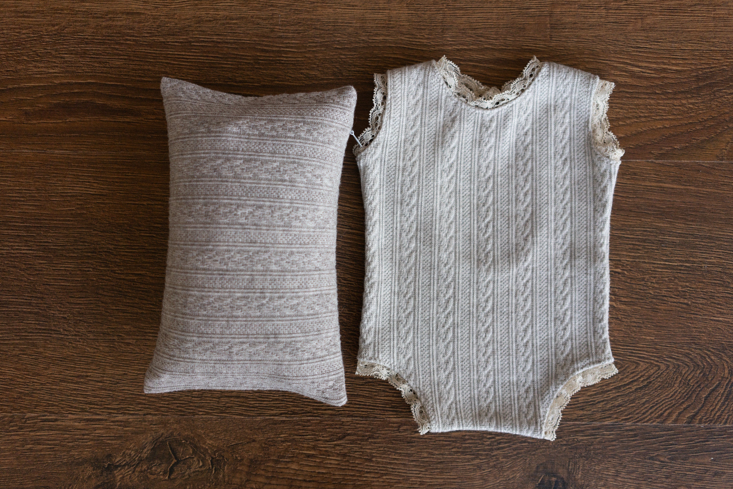 Newborn Girl Outfit with Photo Pillow, Newborn Girl Coming Home Outfit, Newborn Photography props, Newborn Posing pillow,Newborn Girl Romper