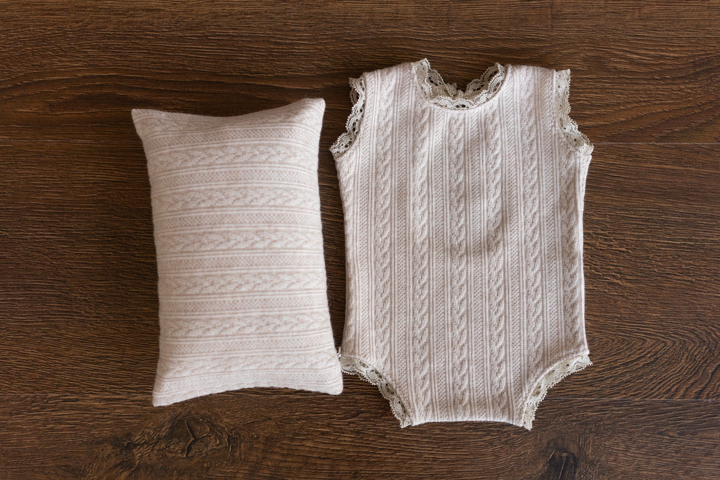 Newborn Girl Outfit with Photo Pillow, Newborn Girl Coming Home Outfit, Newborn Photography props, Newborn Posing pillow,Newborn Girl Romper