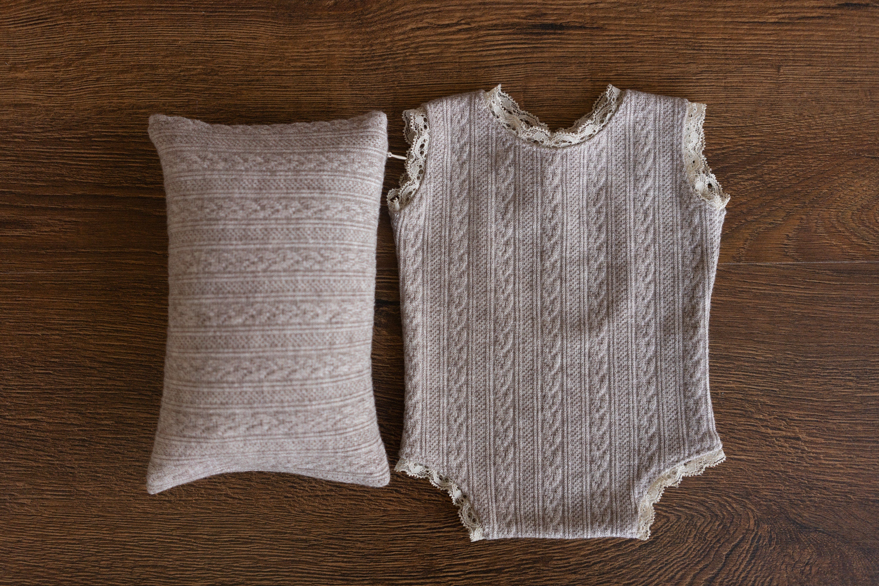 Newborn Girl Outfit with Photo Pillow, Newborn Girl Coming Home Outfit, Newborn Photography props, Newborn Posing pillow,Newborn Girl Romper