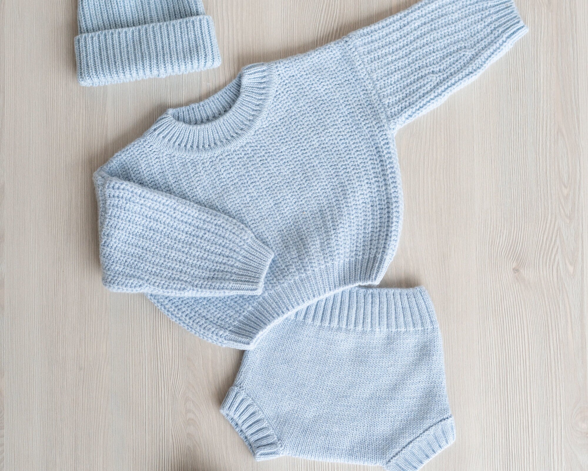 Newborn Coming Home Outfit with Knitted Baby Chunky Sweater, Bloomers, Socks and Hat with Pom Pom, Unisex Baby Knitted Sweater Outfit