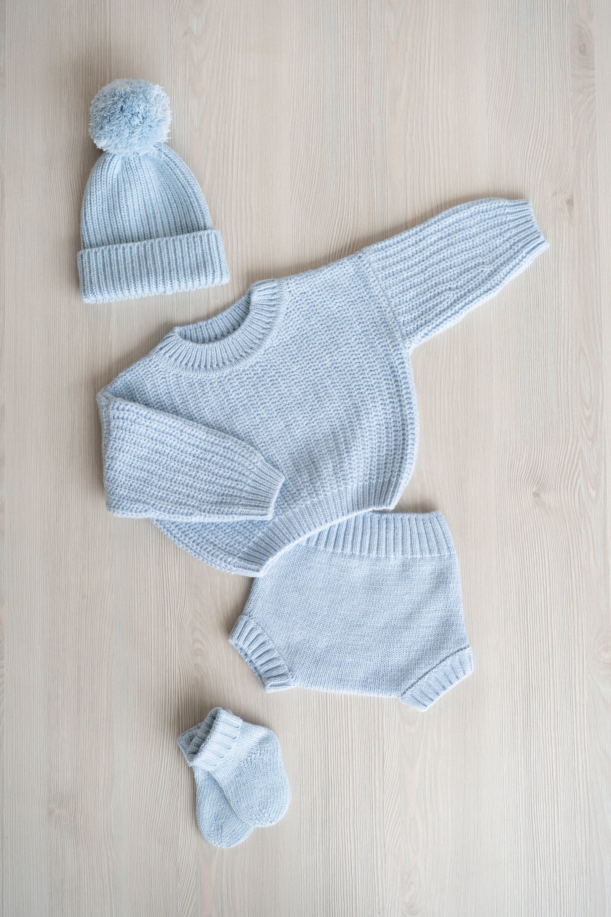 Newborn Coming Home Outfit with Knitted Baby Chunky Sweater, Bloomers, Socks and Hat with Pom Pom, Unisex Baby Knitted Sweater Outfit