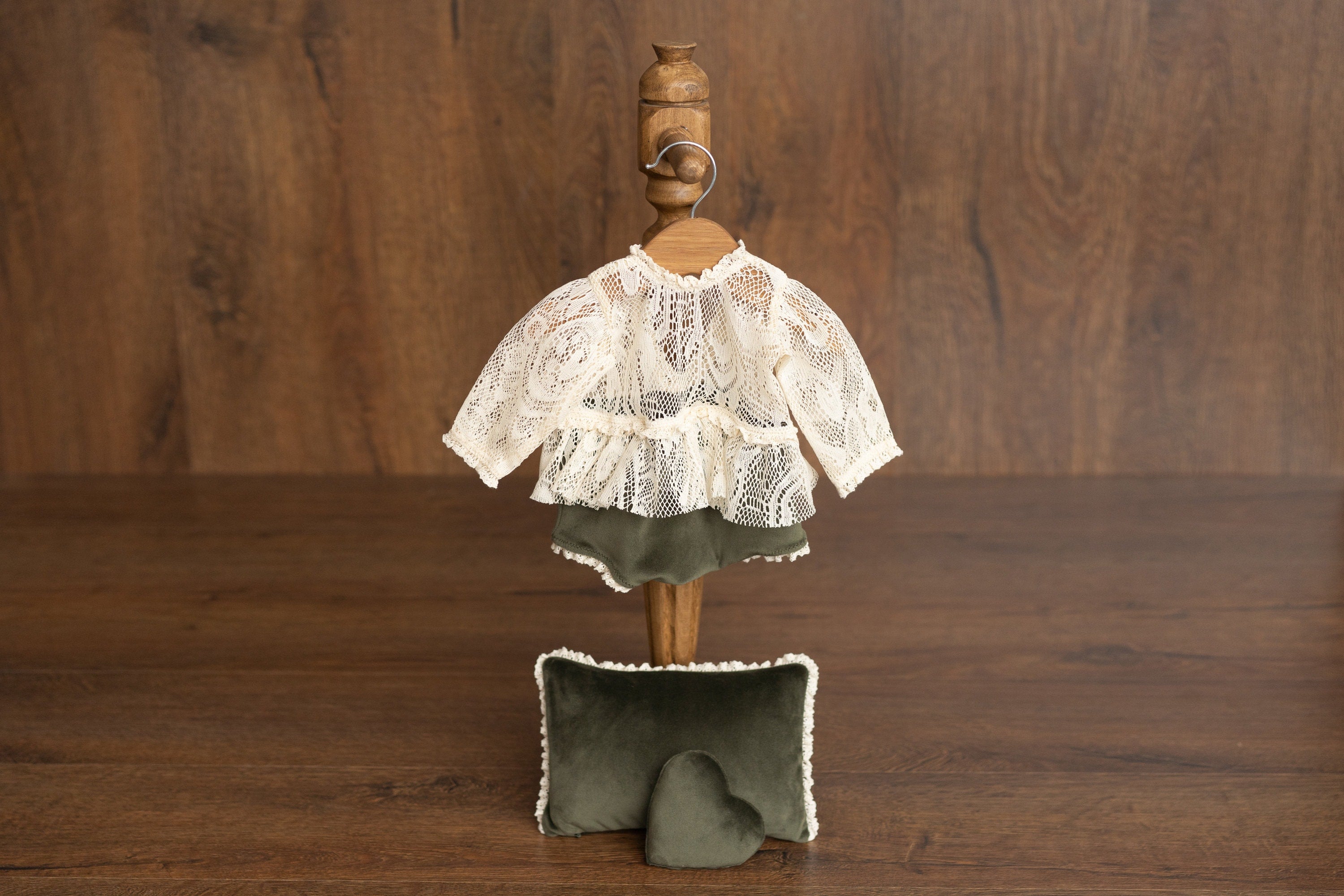 Newborn Girl Outfit with Photo Pillow, Newborn Girl Coming Home Outfit, Newborn Photography props, Newborn Posing pillow,Newborn Girl Romper