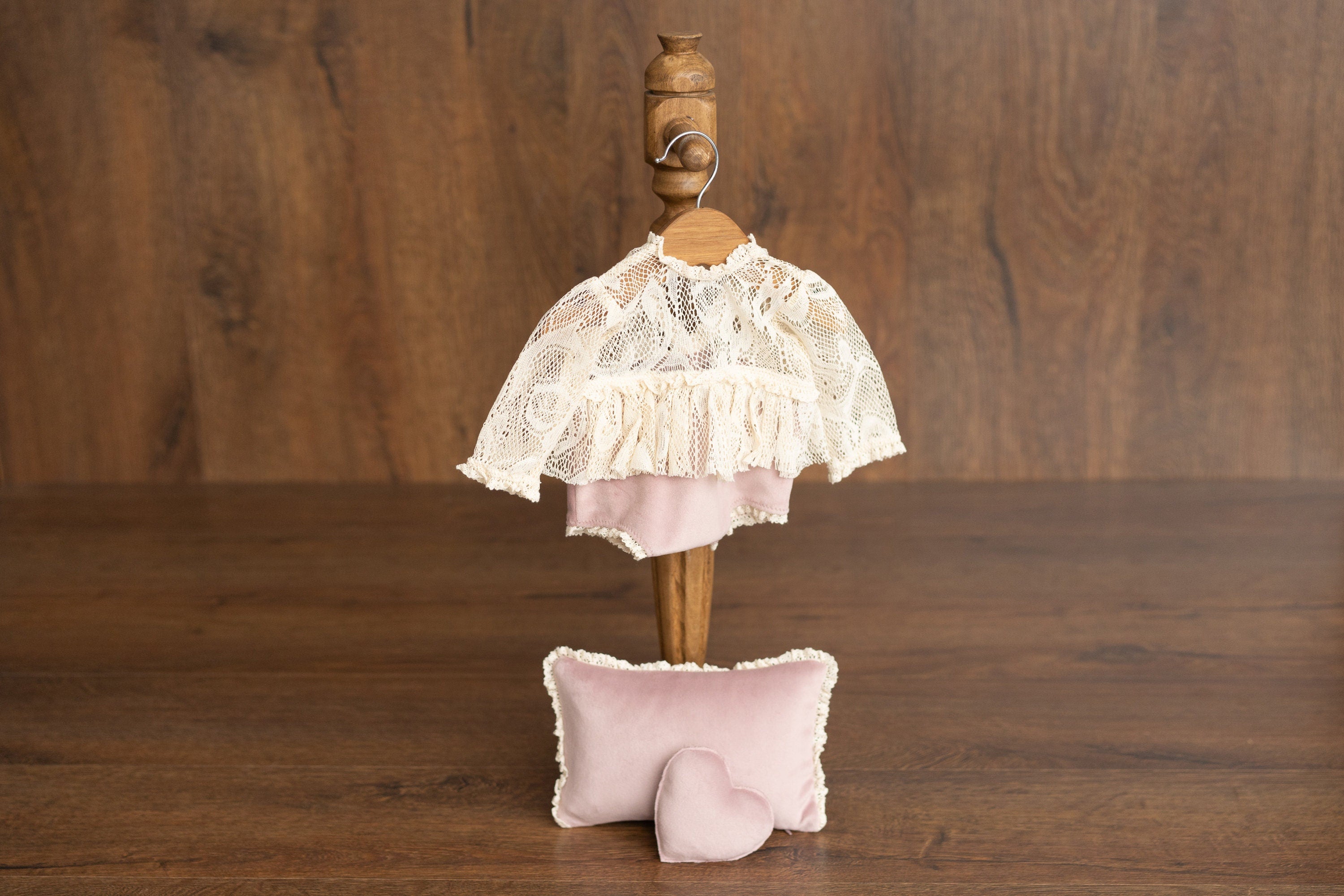 Newborn Girl Outfit with Photo Pillow, Newborn Girl Coming Home Outfit, Newborn Photography props, Newborn Posing pillow,Newborn Girl Romper