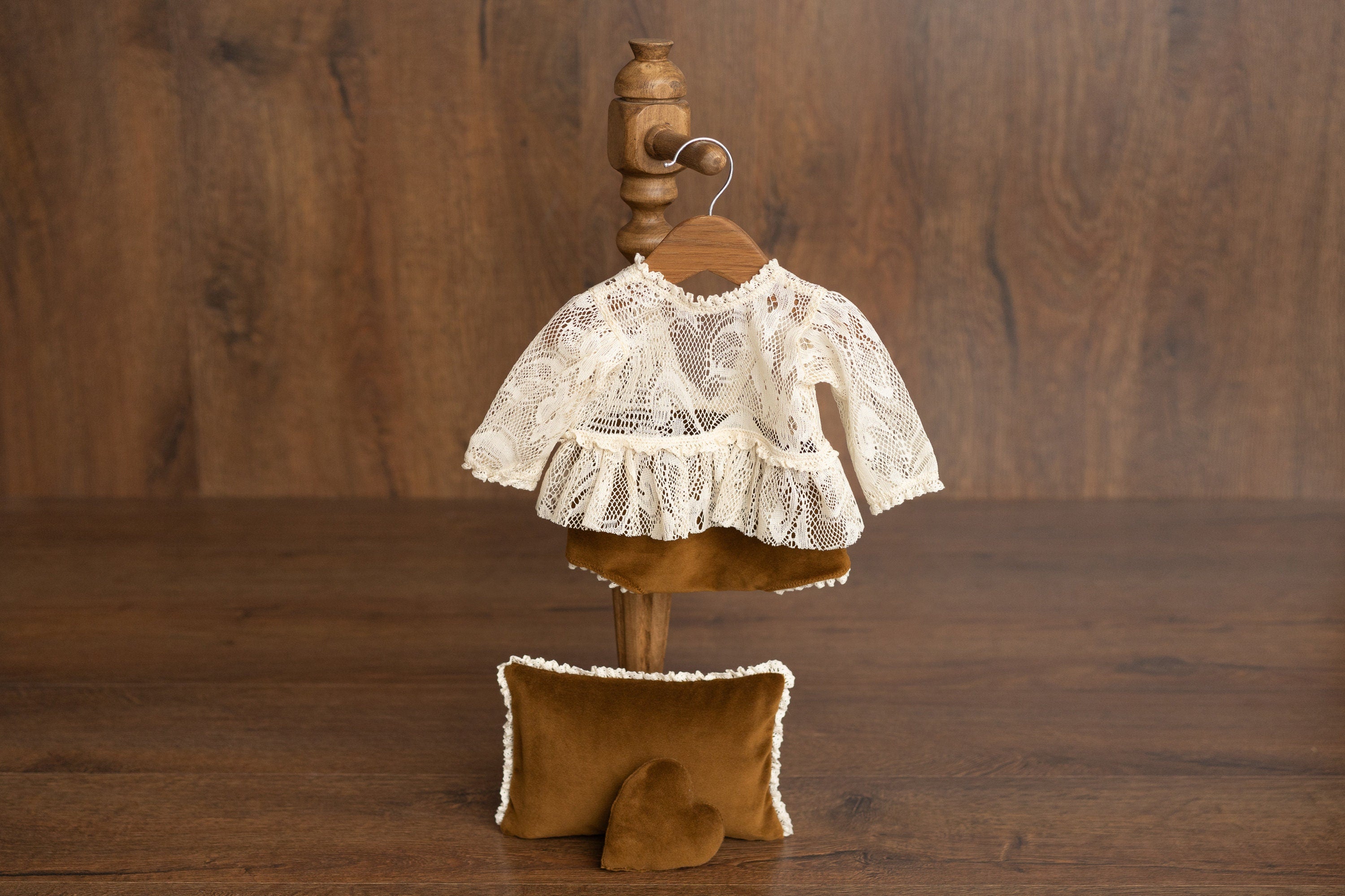 Newborn Girl Outfit with Photo Pillow, Newborn Girl Coming Home Outfit, Newborn Photography props, Newborn Posing pillow,Newborn Girl Romper