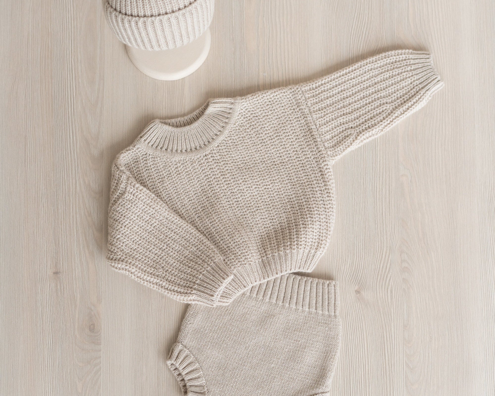 Newborn Coming Home Outfit with Knitted Baby Chunky Sweater, Bloomers, Socks and Hat with Pom Pom, Unisex Baby Knitted Sweater Outfit