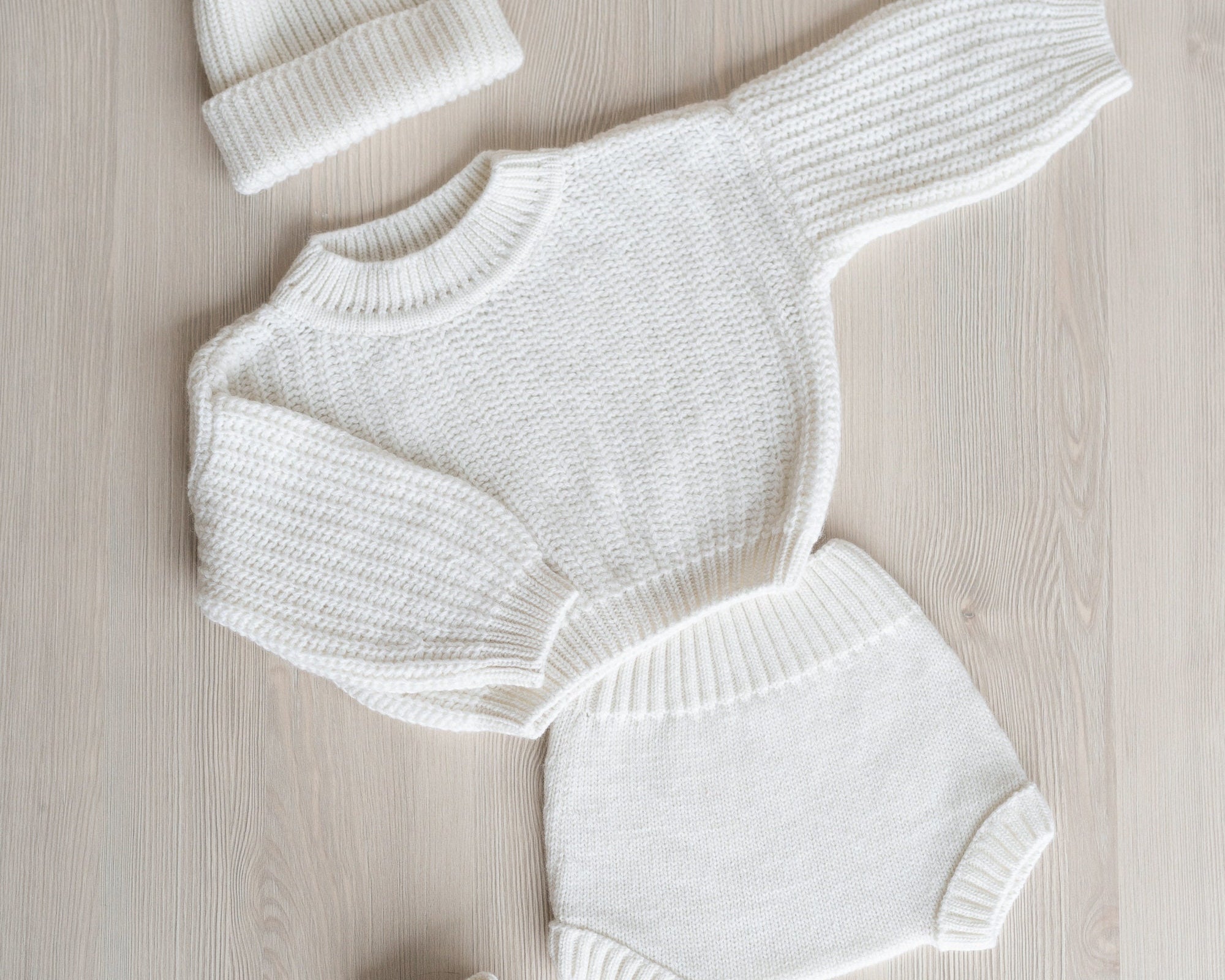 Newborn Coming Home Outfit with Knitted Baby Chunky Sweater, Bloomers, Socks and Hat with Pom Pom, Unisex Baby Knitted Sweater Outfit