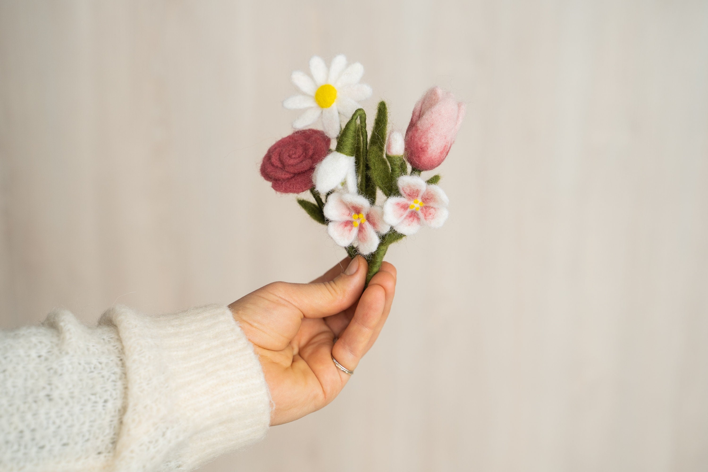 Newborn Felted Flowers Photo Toy, Needle Felted Mini Flowers, Newborn Felted Props for Girl, Newborn Photography Props, Felt Flower Decor