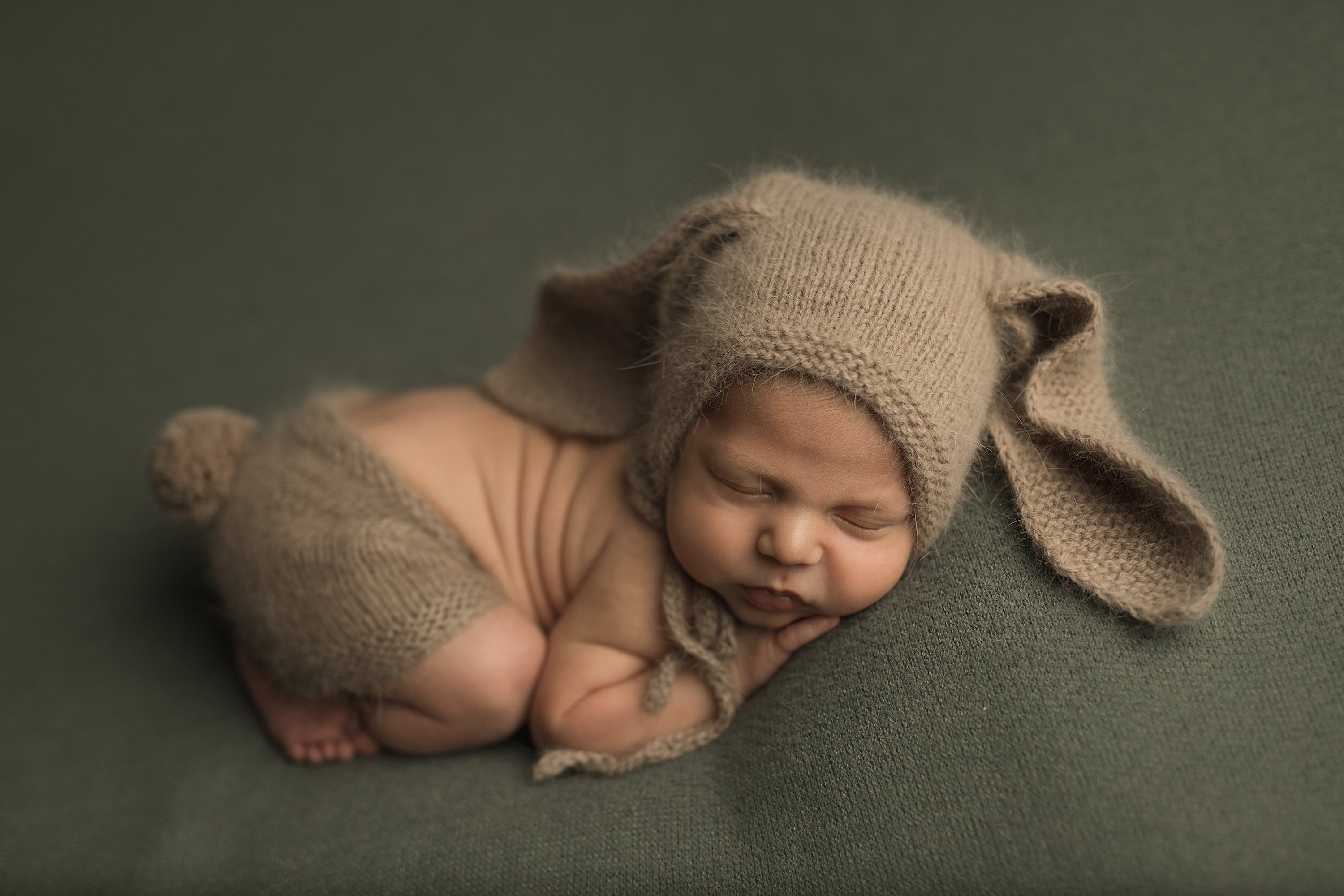 Angora Wool Knitted Baby Shorts with Bunny Tail – Newborn Rabbit Outfit Prop