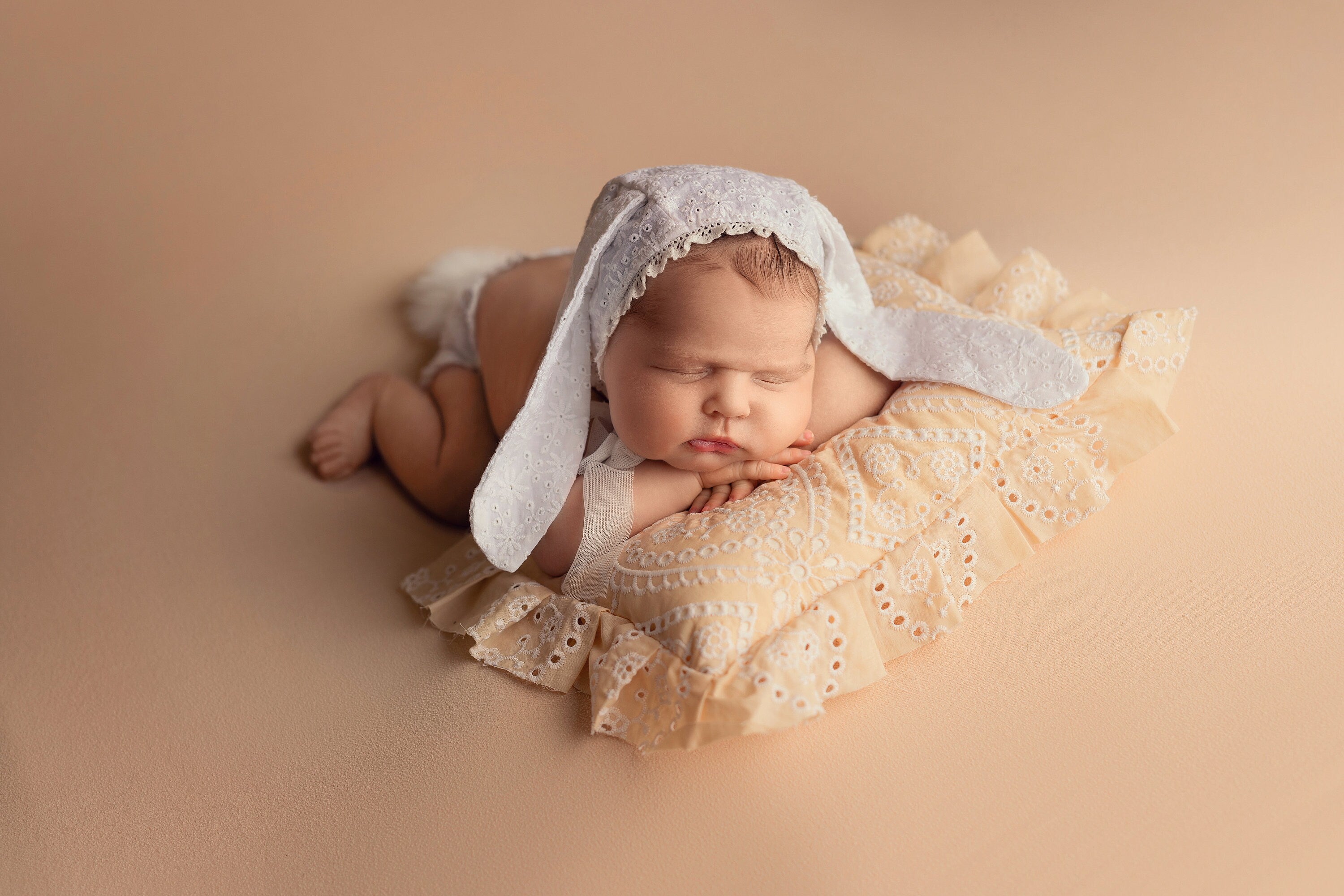 Newborn Photo Pillow with Ruffles in Boho Style, Newborn Large Pillow Photography, Newborn Posing Pillow Photo, Newborn Photography Prop