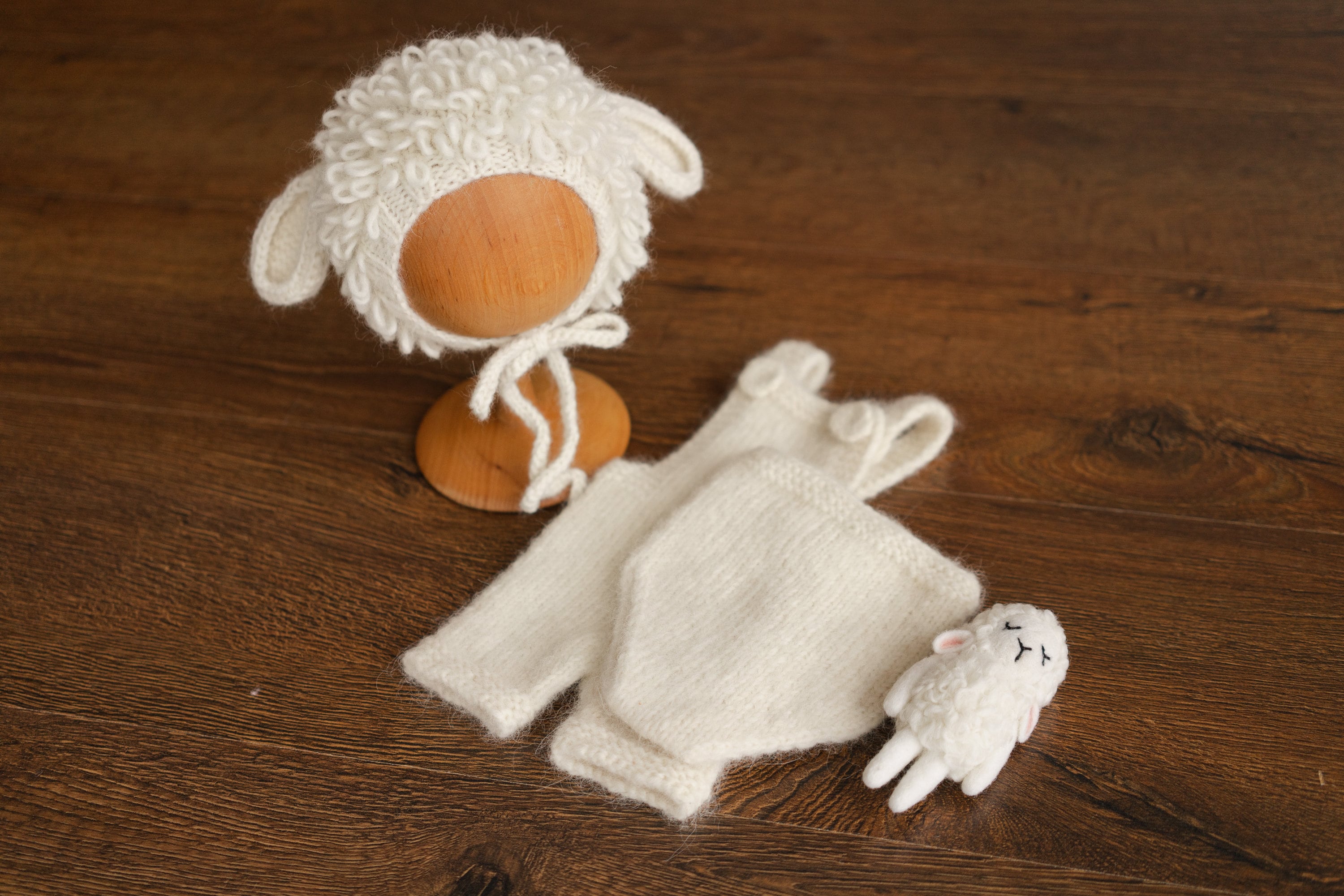 White Sheep Newborn Outfit, Newborn Knitted outfit, Newborn Photography prop,Newborn Felt Sheep Toy,First Birthday Outfit,Coming Home Outfit