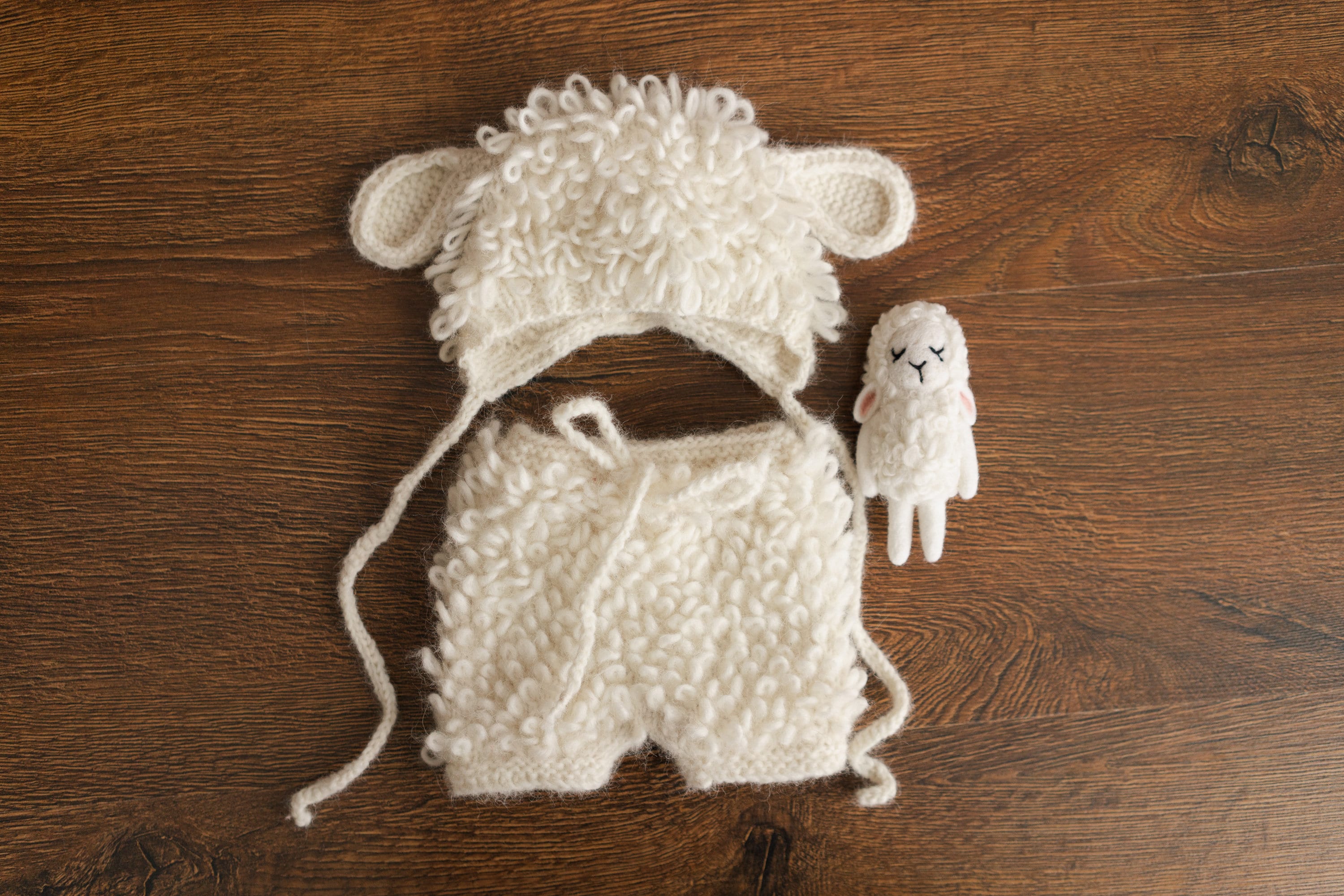 White Sheep Newborn Outfit, Newborn Knitted outfit, Newborn Photography prop,Newborn Felt Sheep Toy,First Birthday Outfit,Coming Home Outfit