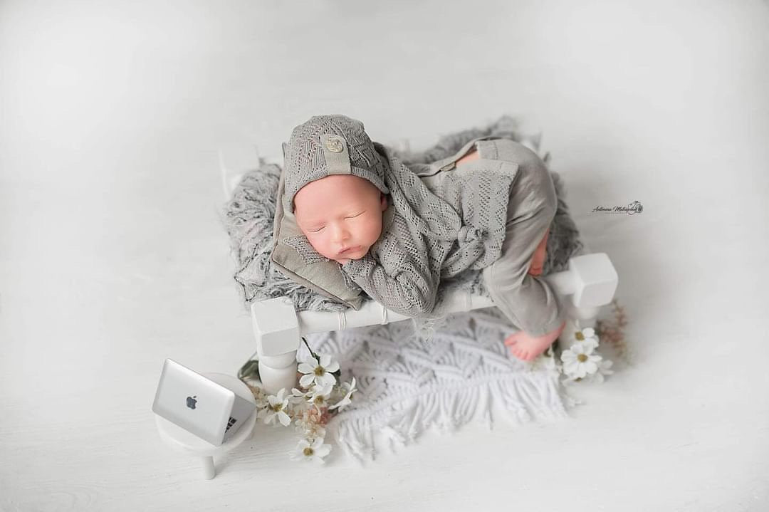 Handcrafted newborn wood rope chair – cozy photography prop