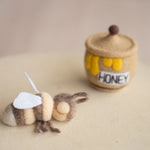 Newborn Felted Bee Photo Toy, Needle Felted Mini Bee Toy, Newborn Felted Props for Photography, Newborn Photography Props, Felt Bee Decor