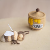 Newborn Felted Bee Photo Toy, Needle Felted Mini Bee Toy, Newborn Felted Props for Photography, Newborn Photography Props, Felt Bee Decor