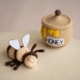 Newborn Felted Bee Photo Toy, Needle Felted Mini Bee Toy, Newborn Felted Props for Photography, Newborn Photography Props, Felt Bee Decor