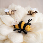 Newborn Felted Bee Photo Toy, Needle Felted Mini Bee Toy, Newborn Felted Props for Photography, Newborn Photography Props, Felt Bee Decor