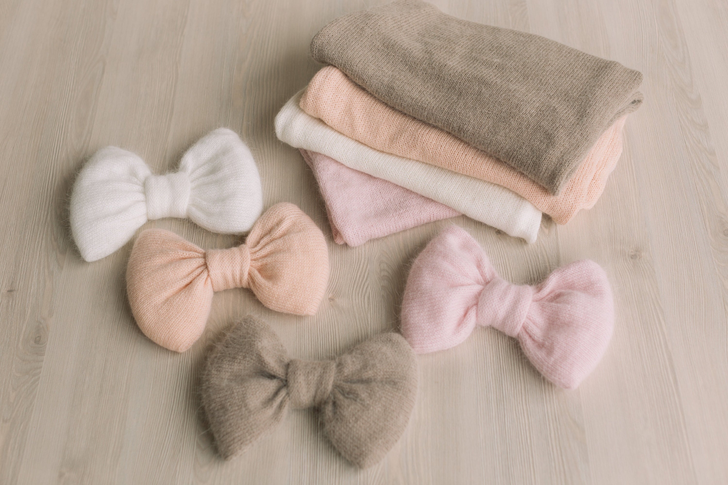 Knitted Bow Brooch for Newborn Wraps, Newborn Knitted Bow Pin, Newborn Bow Wrap, Newborn Photography Props, Newborn Photography Wrap Bow