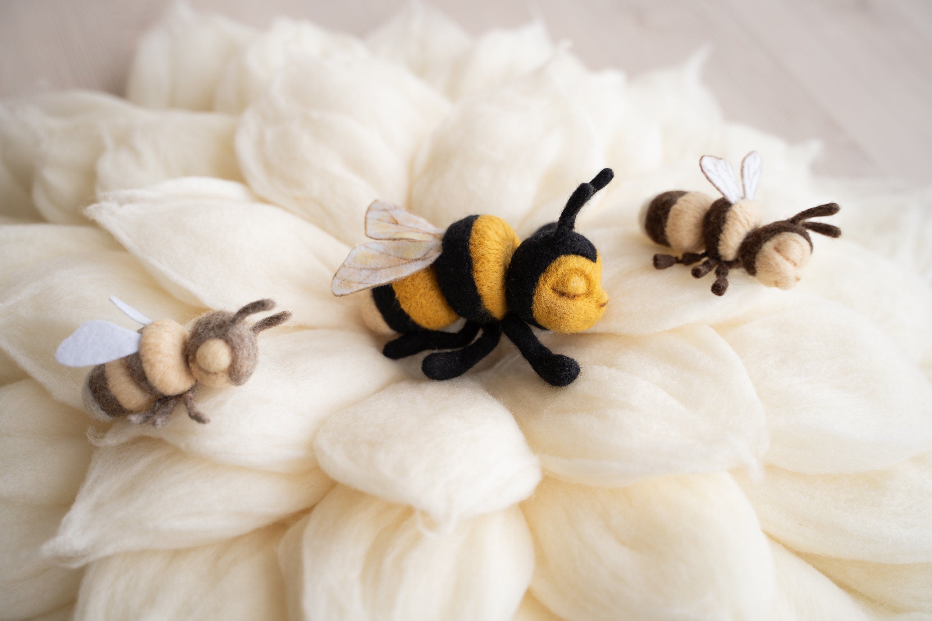 Newborn Felted Bee Photo Toy, Needle Felted Mini Bee Toy, Newborn Felted Props for Photography, Newborn Photography Props, Felt Bee Decor