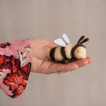 Newborn Felted Bee Photo Toy, Needle Felted Mini Bee Toy, Newborn Felted Props for Photography, Newborn Photography Props, Felt Bee Decor