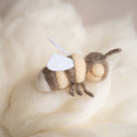 Newborn Felted Bee Photo Toy, Needle Felted Mini Bee Toy, Newborn Felted Props for Photography, Newborn Photography Props, Felt Bee Decor