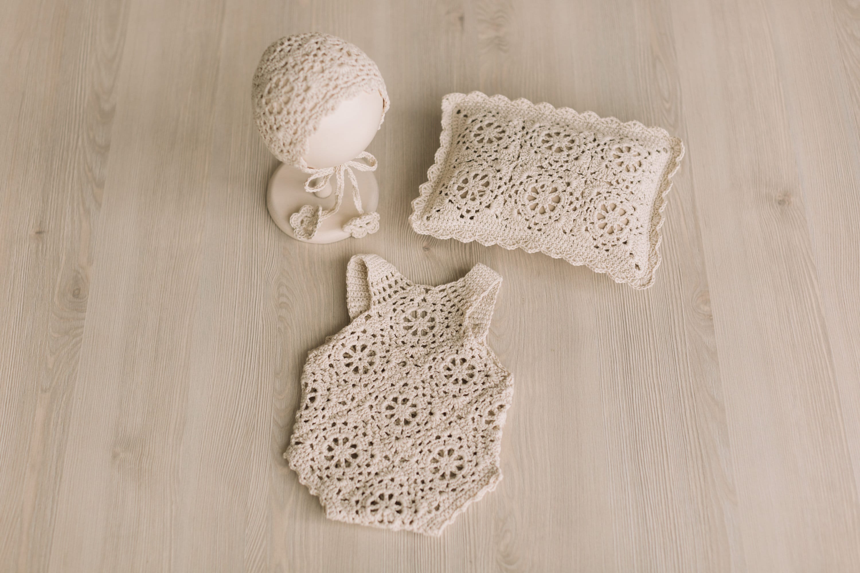 Crochet Newborn Outfit Girl Photography Props Set, Newborn Knitted Blanket, Newborn Posing Pillow, Newborn Crochet Layer,Baby Crochet Pillow