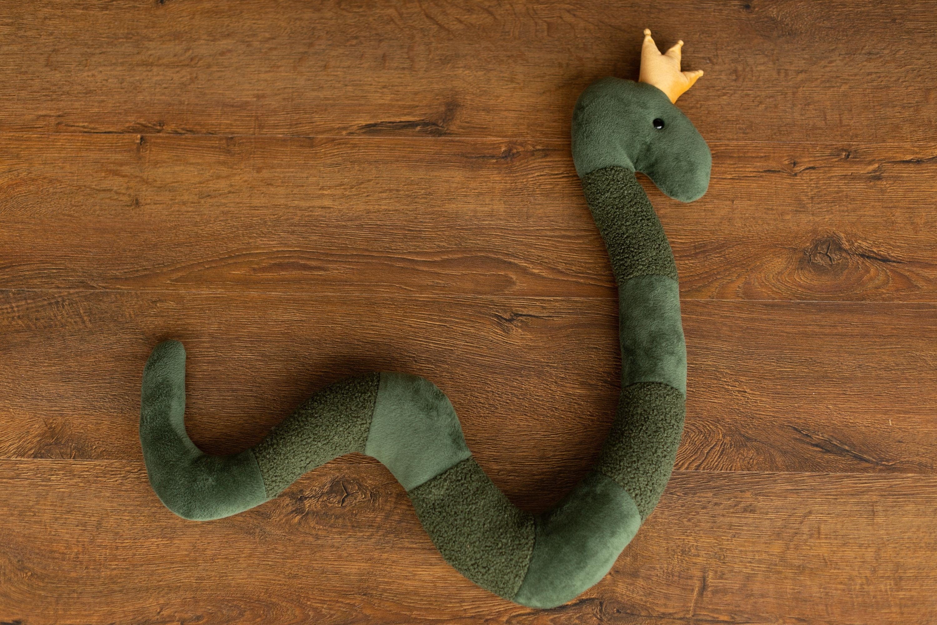 Newborn Snake Posing Toy, Newborn Animal Posing Pillow for Newborn Photography prop, Newborn Stuffed Animal Pillow, Newborn Snake Pillow