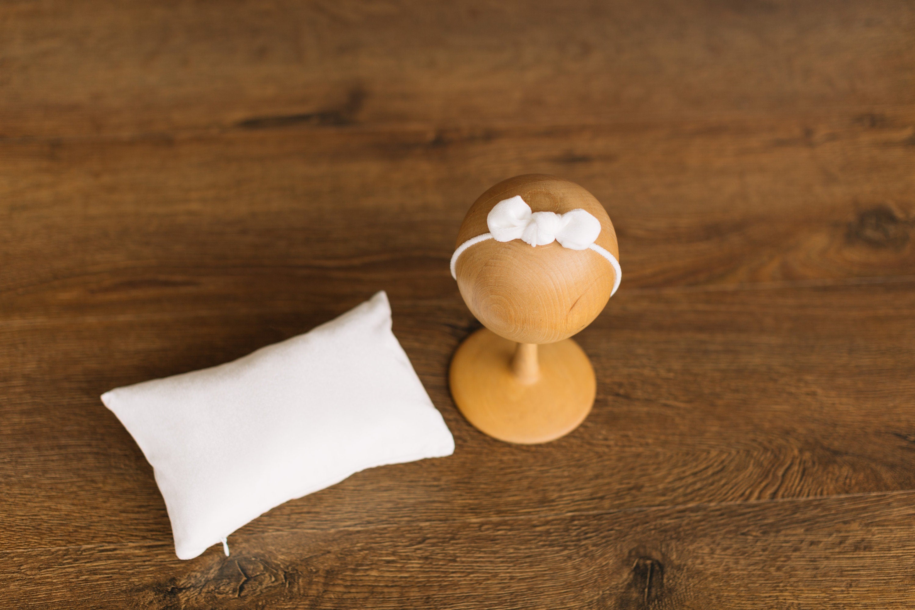 White Newborn Velvet Moon Pillow with Stars, Suede Crescent Moon Pillow Props for Newborn Photography, Newborn Photography Moon Props Set