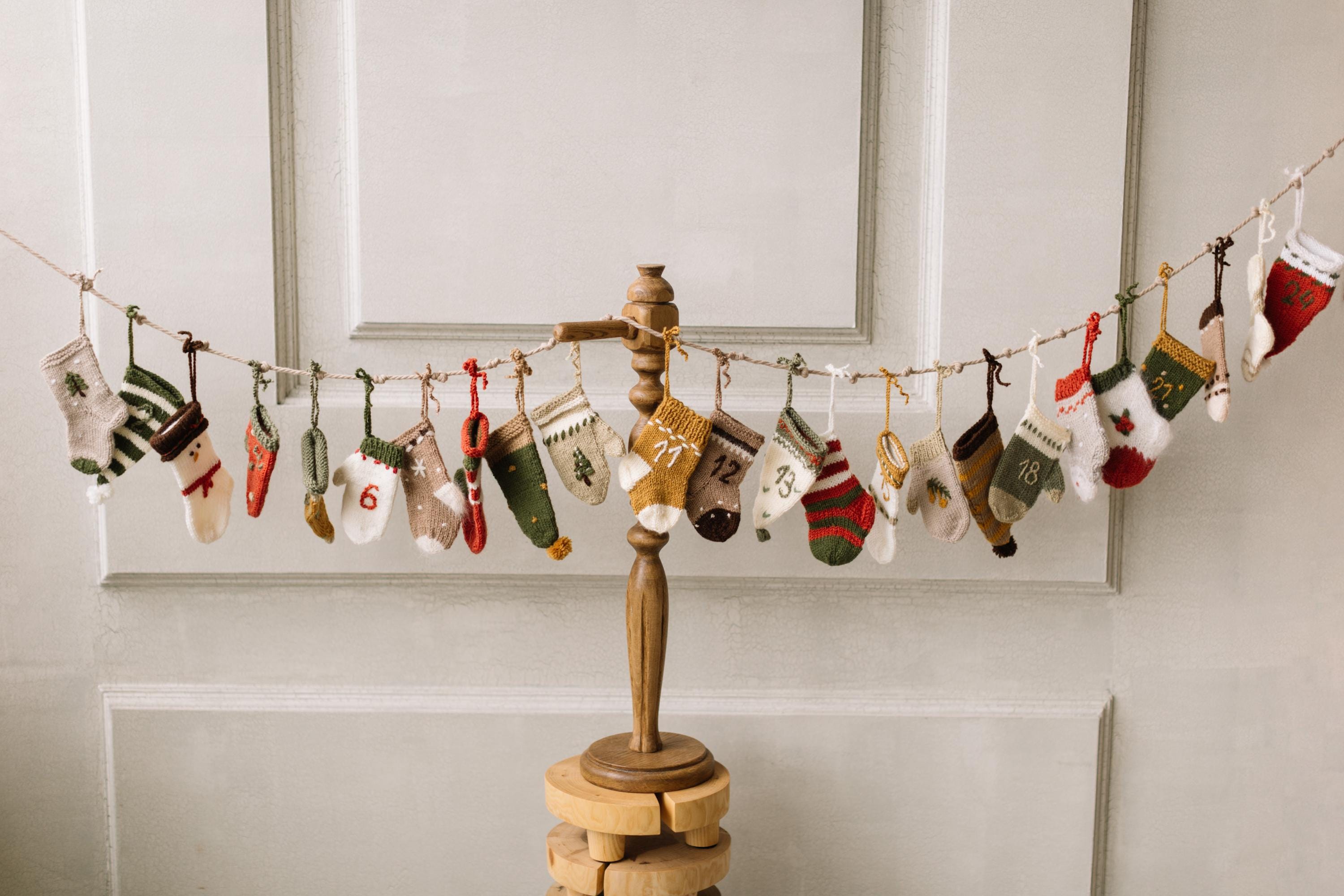 Knitted Christmas Advent Calendar for Kids, Knitted Advent Calendar Socks, 24 Knit Socks Christmas Calendar, Christmas Stockings Knitted