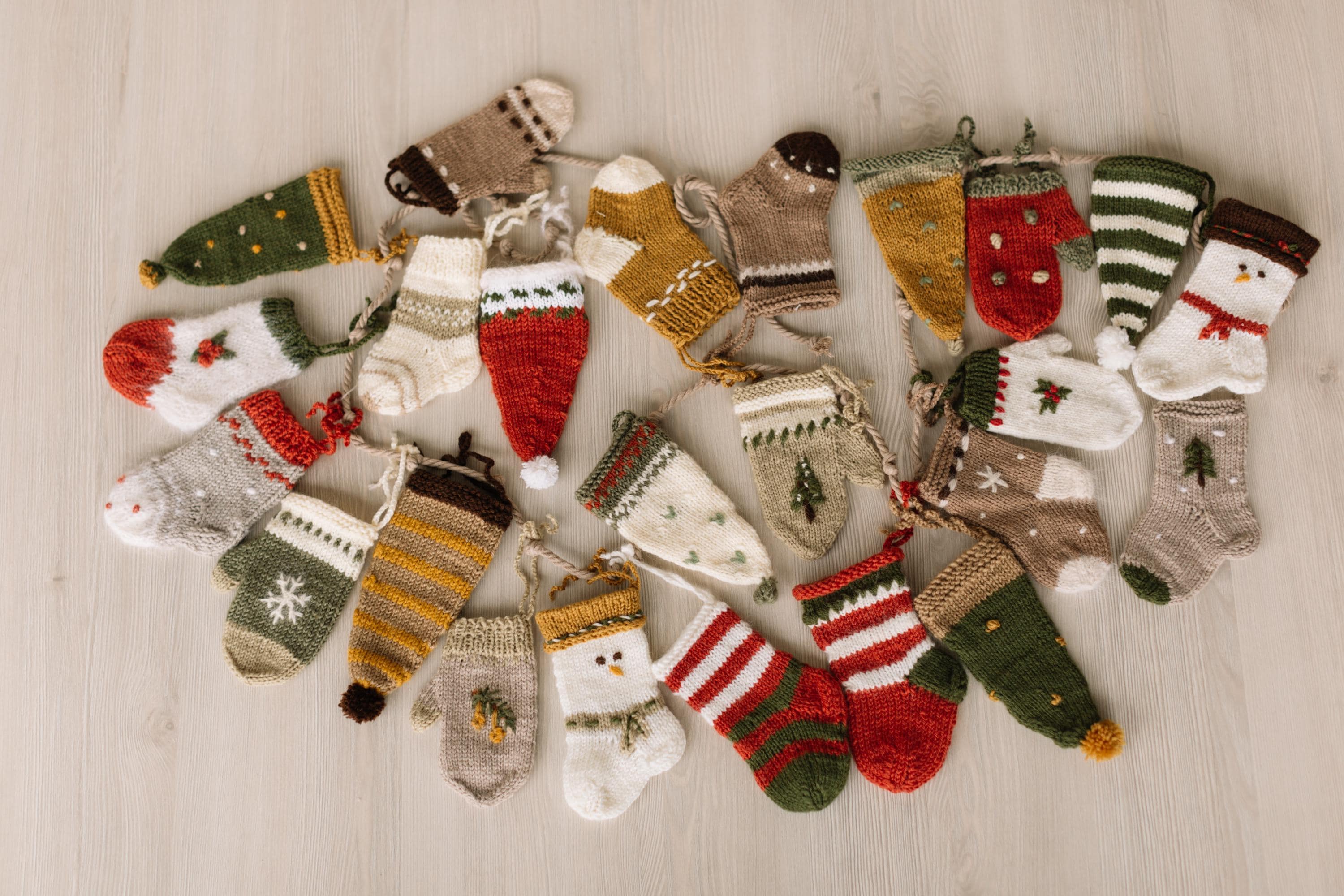 Knitted Christmas Advent Calendar for Kids, Knitted Advent Calendar Socks, 24 Knit Socks Christmas Calendar, Christmas Stockings Knitted