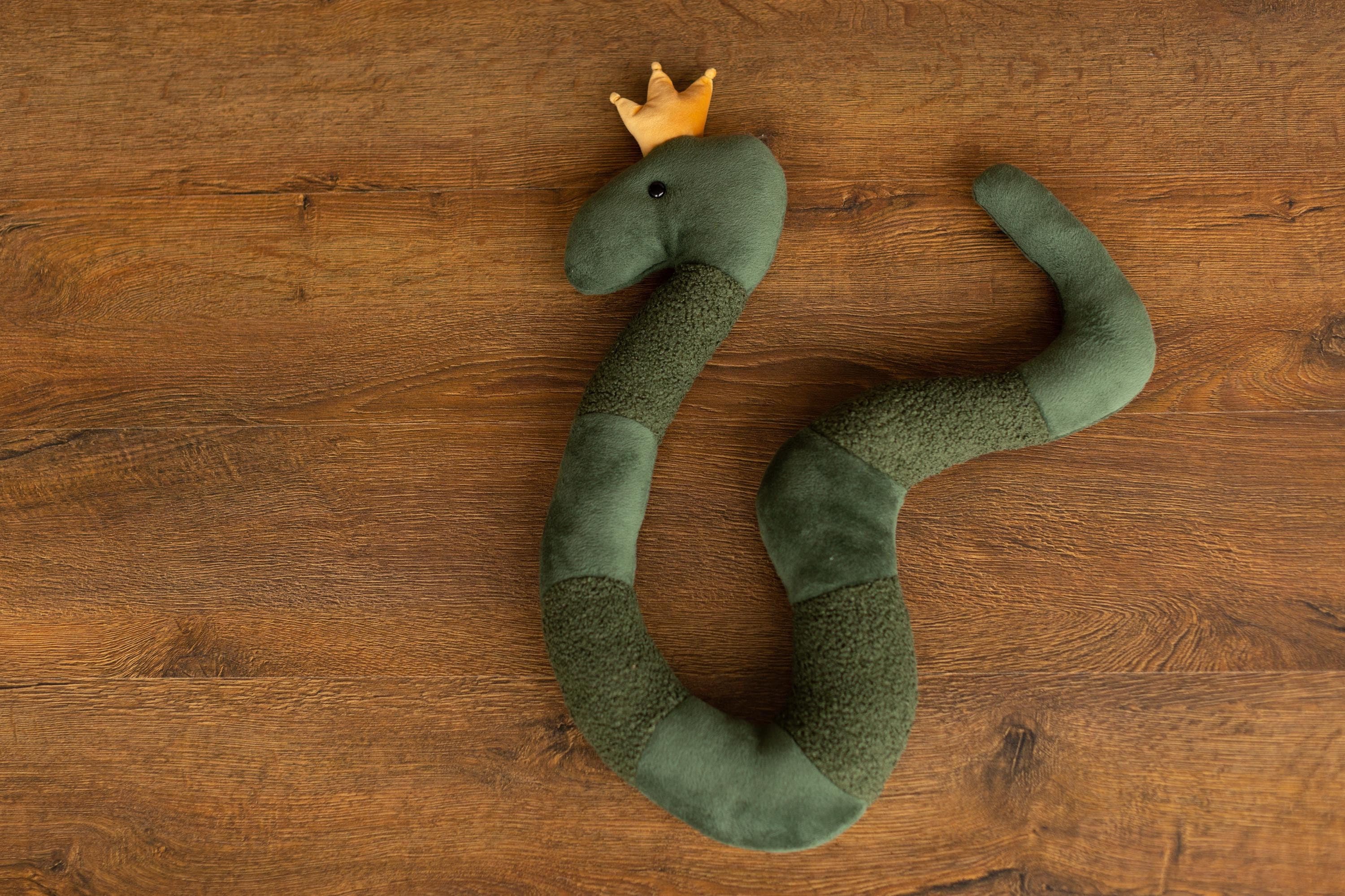 Newborn Snake Posing Toy, Newborn Animal Posing Pillow for Newborn Photography prop, Newborn Stuffed Animal Pillow, Newborn Snake Pillow
