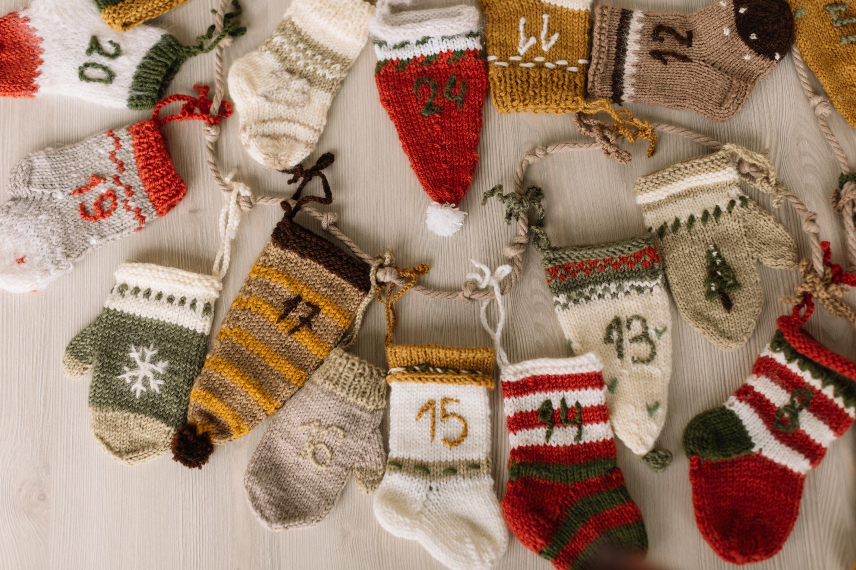 Knitted Christmas Advent Calendar for Kids, Knitted Advent Calendar Socks, 24 Knit Socks Christmas Calendar, Christmas Stockings Knitted