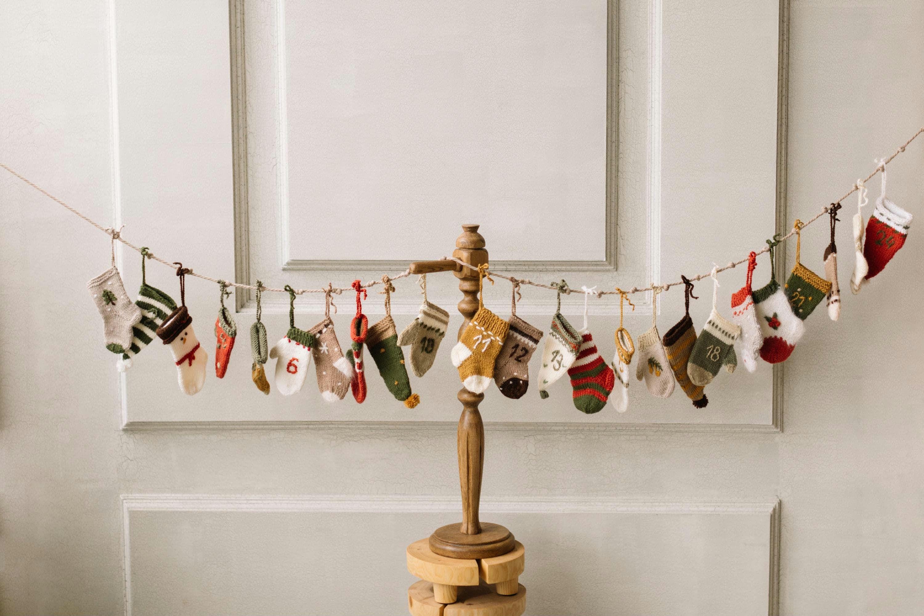 Knitted Christmas Advent Calendar for Kids, Knitted Advent Calendar Socks, 24 Knit Socks Christmas Calendar, Christmas Stockings Knitted