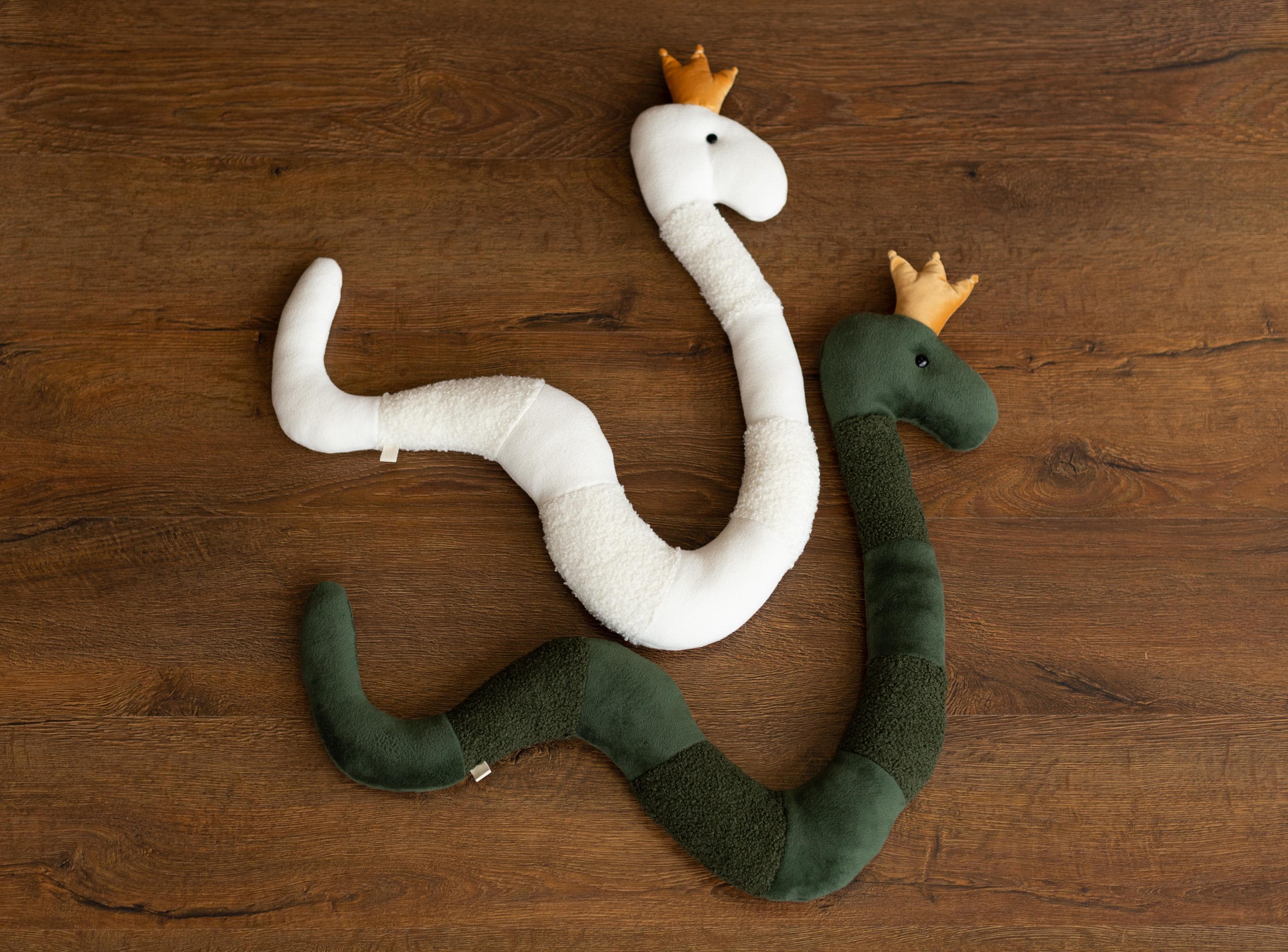 Newborn Snake Posing Toy, Newborn Animal Posing Pillow for Newborn Photography prop, Newborn Stuffed Animal Pillow, Newborn Snake Pillow